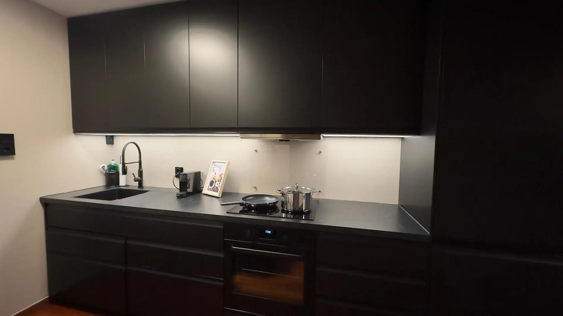 Modern Suites, Excellent Location In The Heart Of ברגן דירה